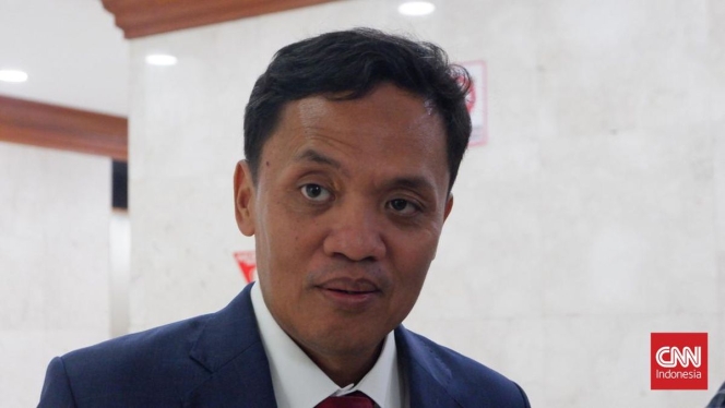 
 Anggota DPRD Jember dari Fraksi Gerindra, A Syahri Assidiqi, saat menjalani proses pemanggilan oleh Majelis Kehormatan Partai terkait video viral. (Foto: RSS)